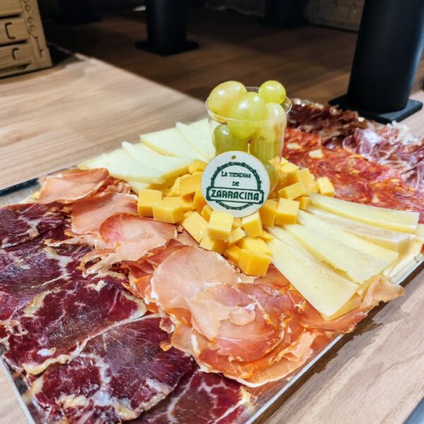 tabla de embutidos y queso